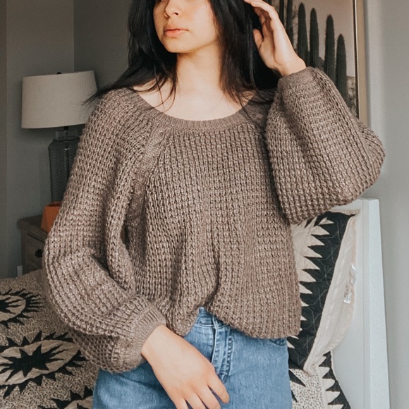 Balloon Sleeved Knit Sweater - Picture 2 of 3